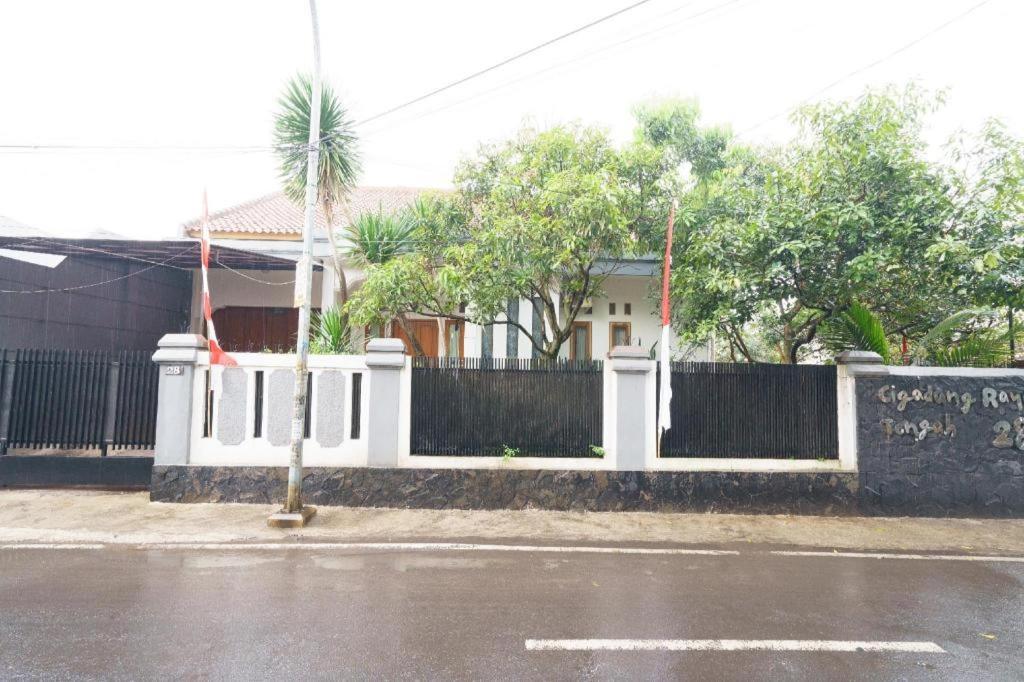 Oyo 91561 Gandhi Hotel 万隆 外观 照片