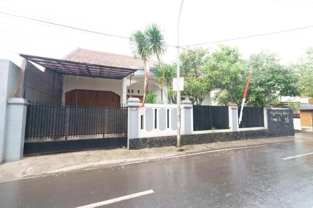 Oyo 91561 Gandhi Hotel 万隆 外观 照片